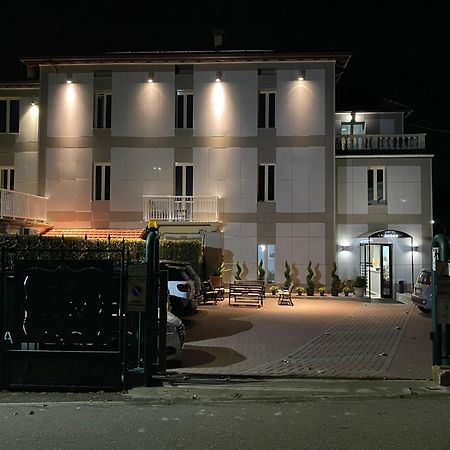 Hotel La Quercia Моццо Экстерьер фото