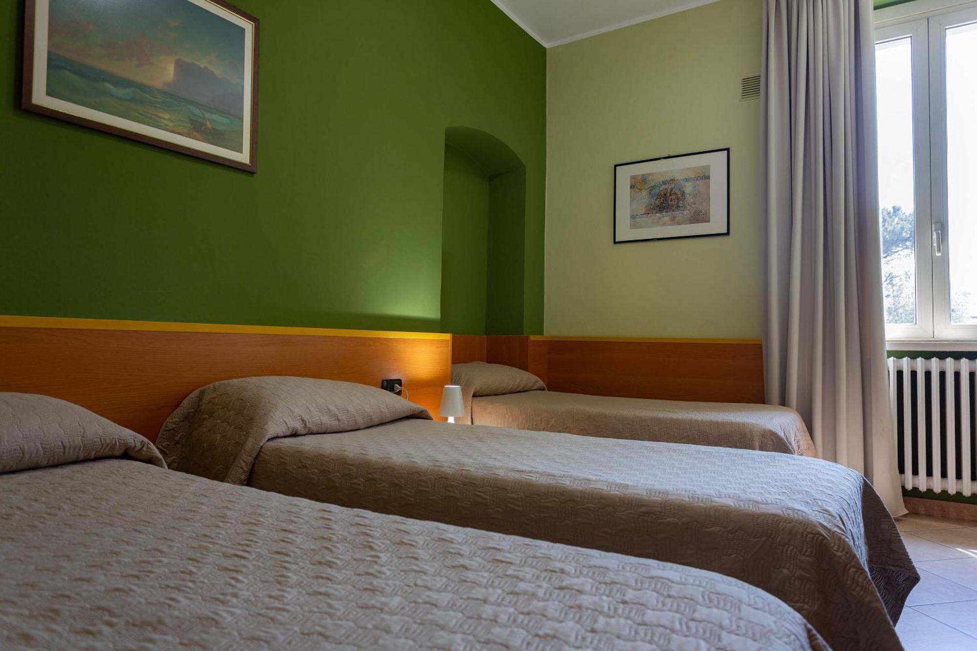 Hotel La Quercia Моццо Экстерьер фото